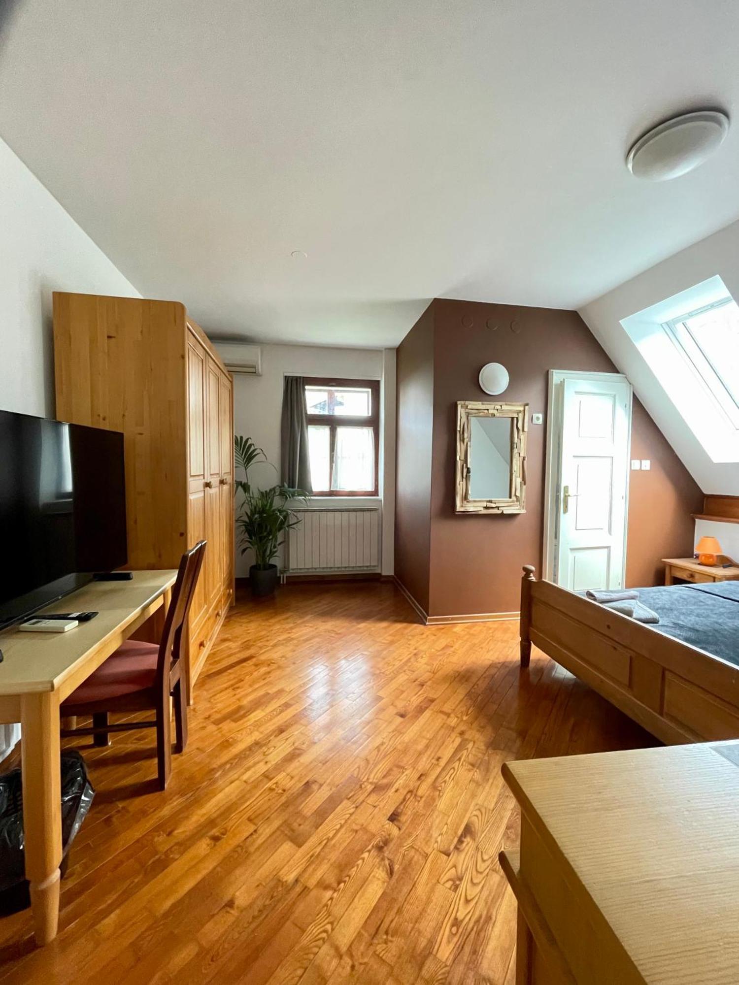 Gostisce Barbara Hotel Idrija Eksteriør billede