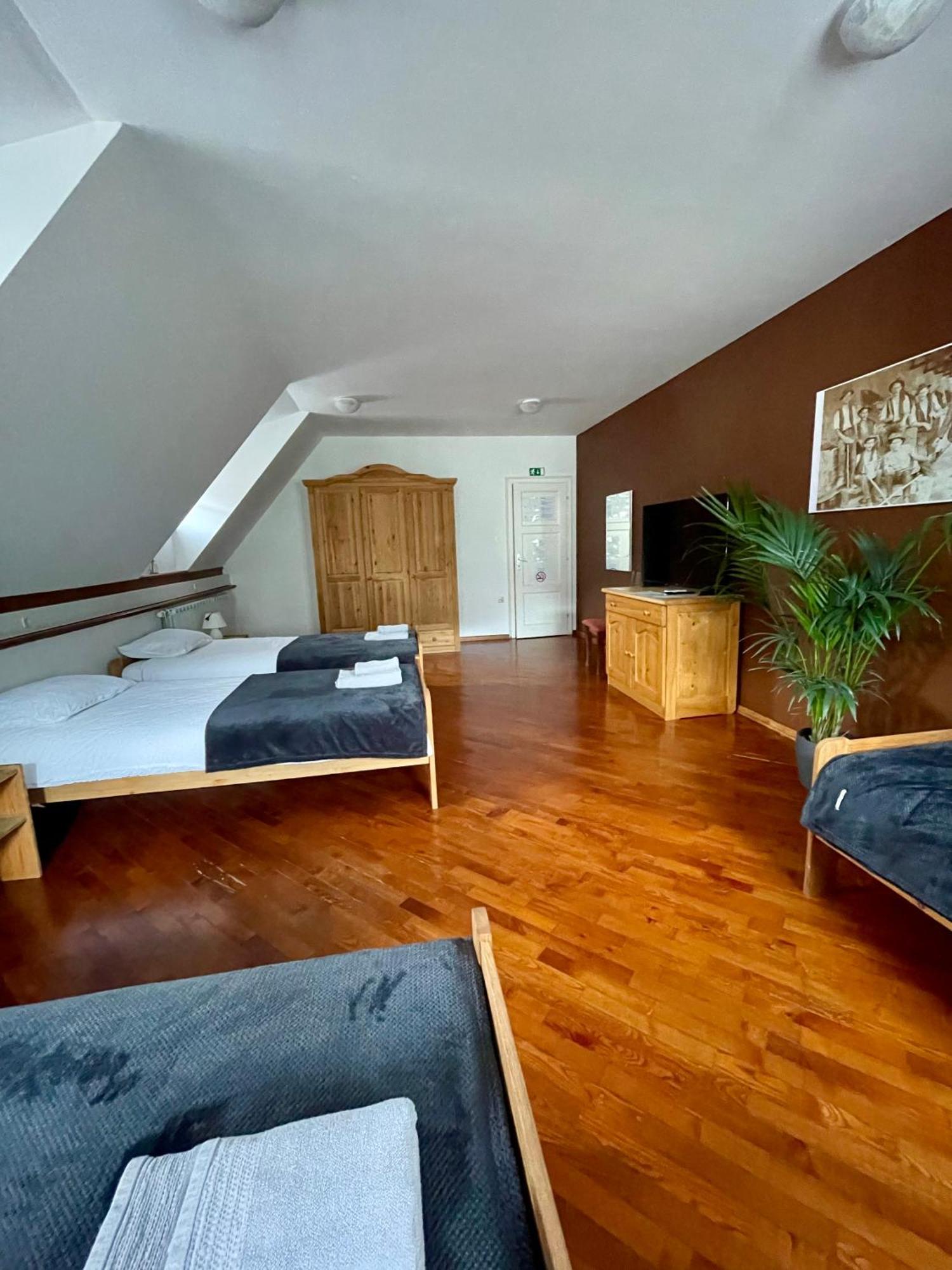 Gostisce Barbara Hotel Idrija Eksteriør billede