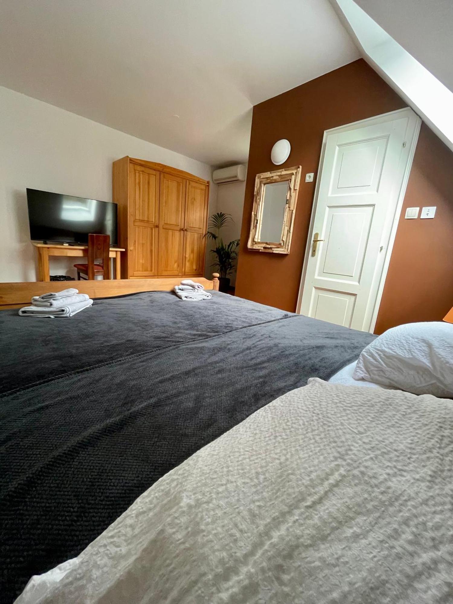 Gostisce Barbara Hotel Idrija Eksteriør billede